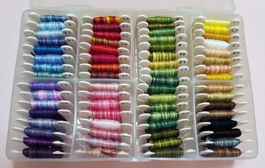Boite de fils de coton mouliné de 65 couleurs